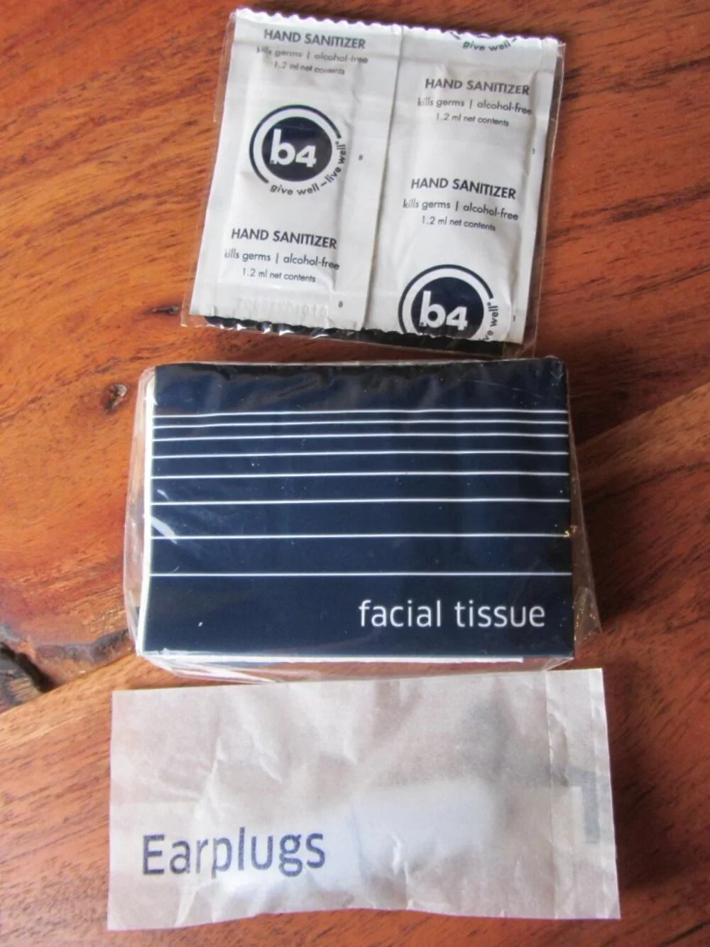 united airlines 15 piece business first travel dop kit cowshed (W6559)